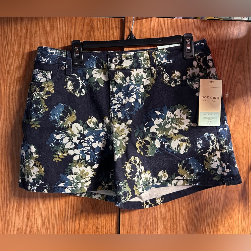 NWT women’s Sonoma shorts size 12